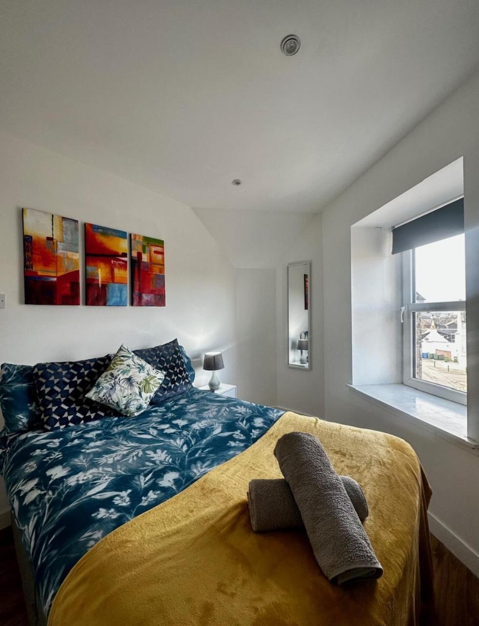 3-Bedroom Flat In The City Centre Next To The River Ness Інвернесс Екстер'єр фото