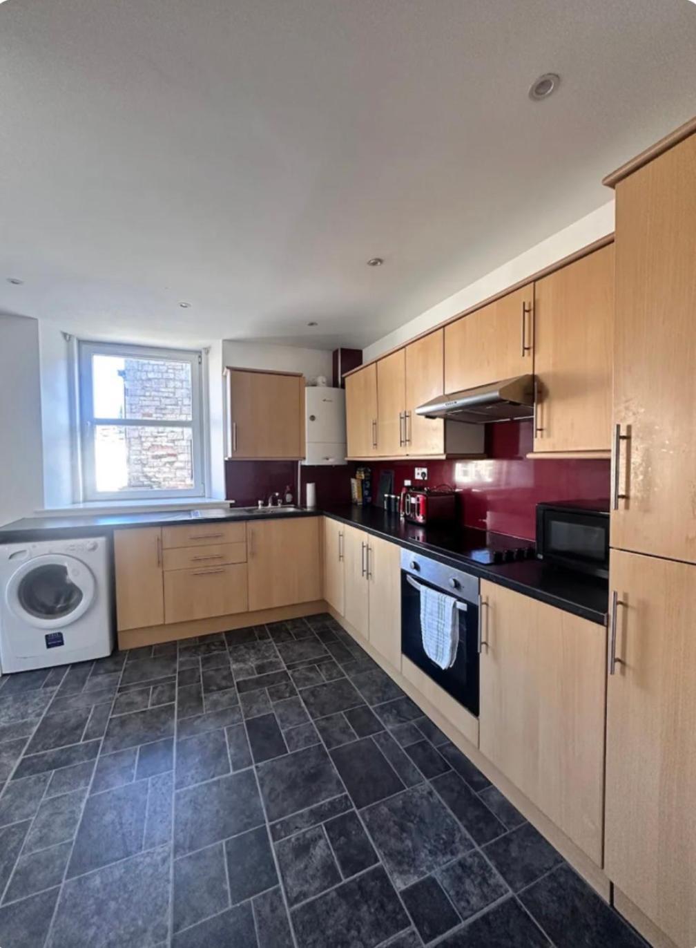 3-Bedroom Flat In The City Centre Next To The River Ness Інвернесс Екстер'єр фото