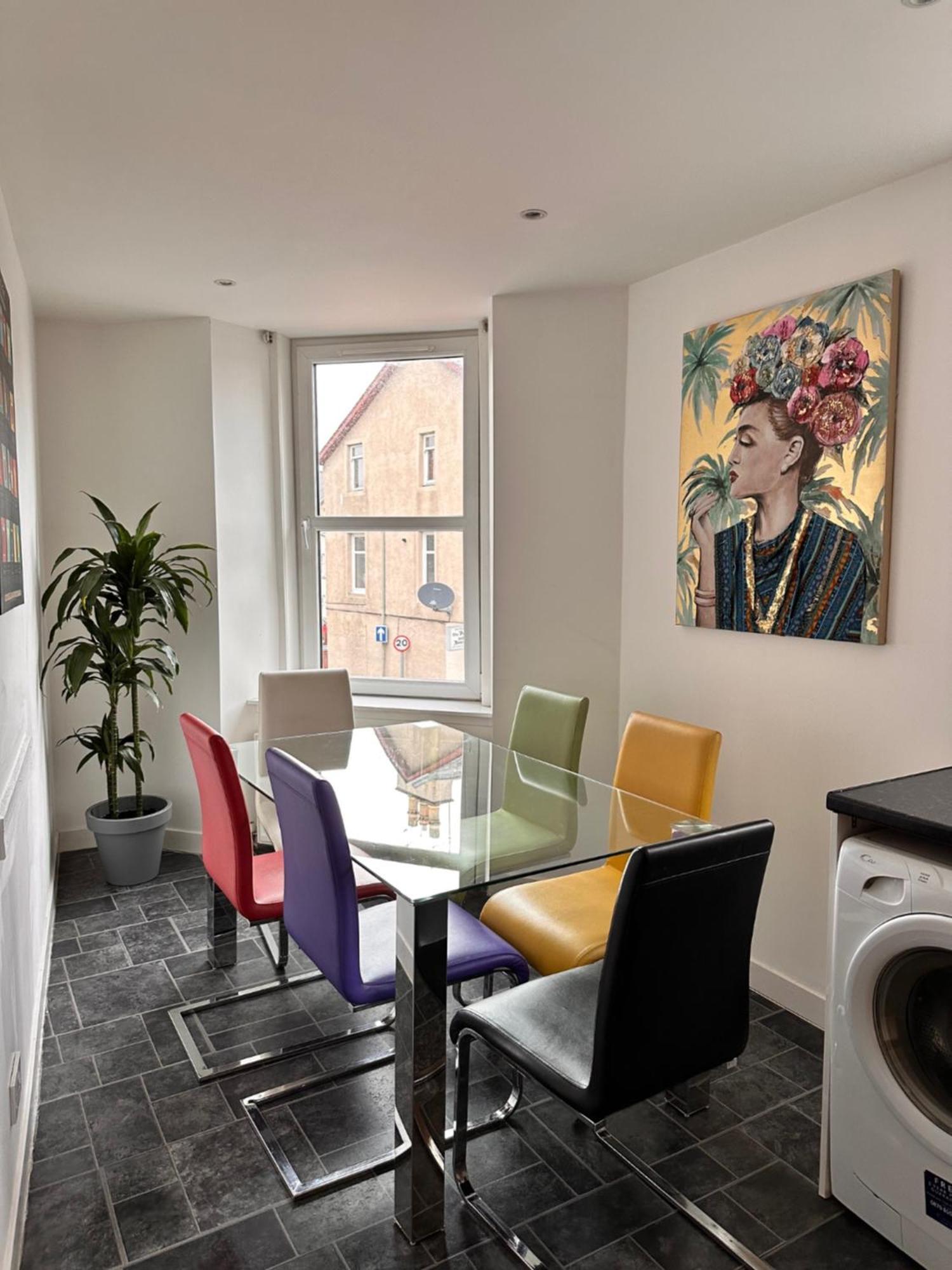3-Bedroom Flat In The City Centre Next To The River Ness Інвернесс Екстер'єр фото