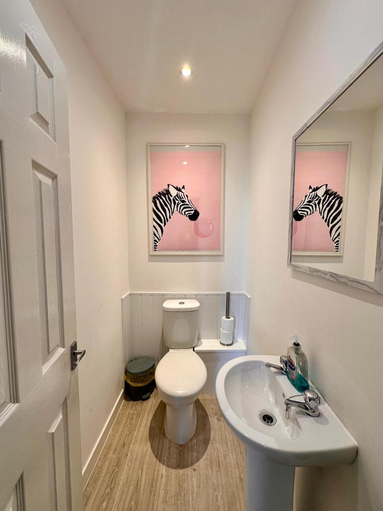 3-Bedroom Flat In The City Centre Next To The River Ness Інвернесс Екстер'єр фото