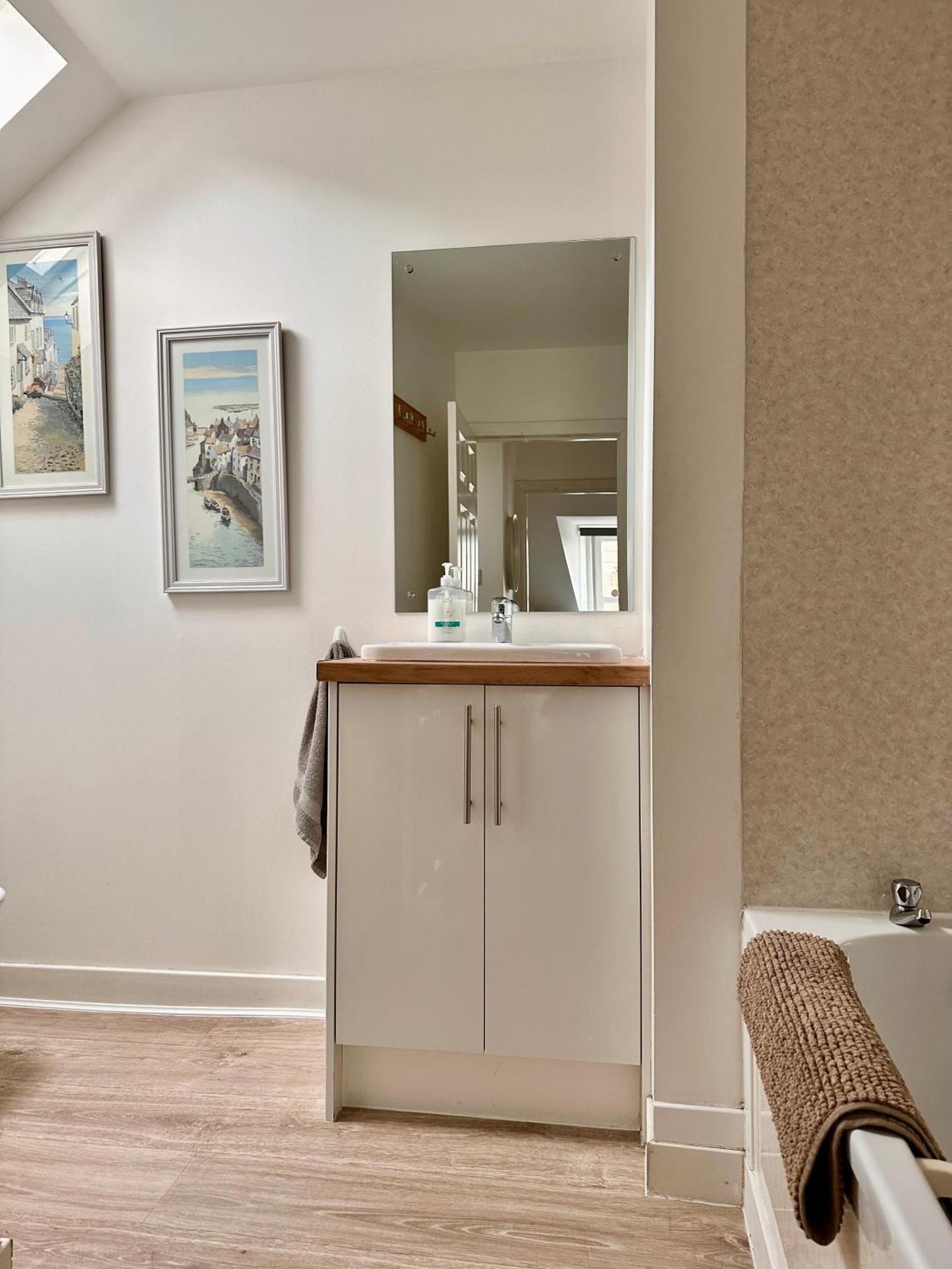 3-Bedroom Flat In The City Centre Next To The River Ness Інвернесс Екстер'єр фото